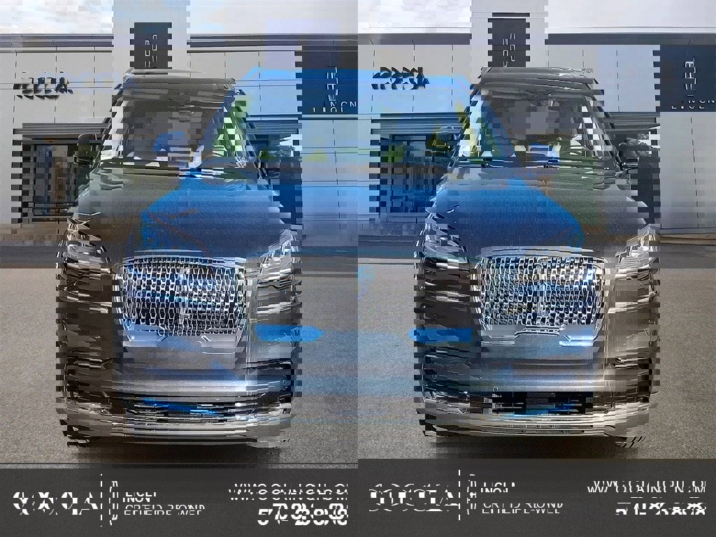 Used 2023 Lincoln Aviator Reserve w/ Elements Package Plus image 2