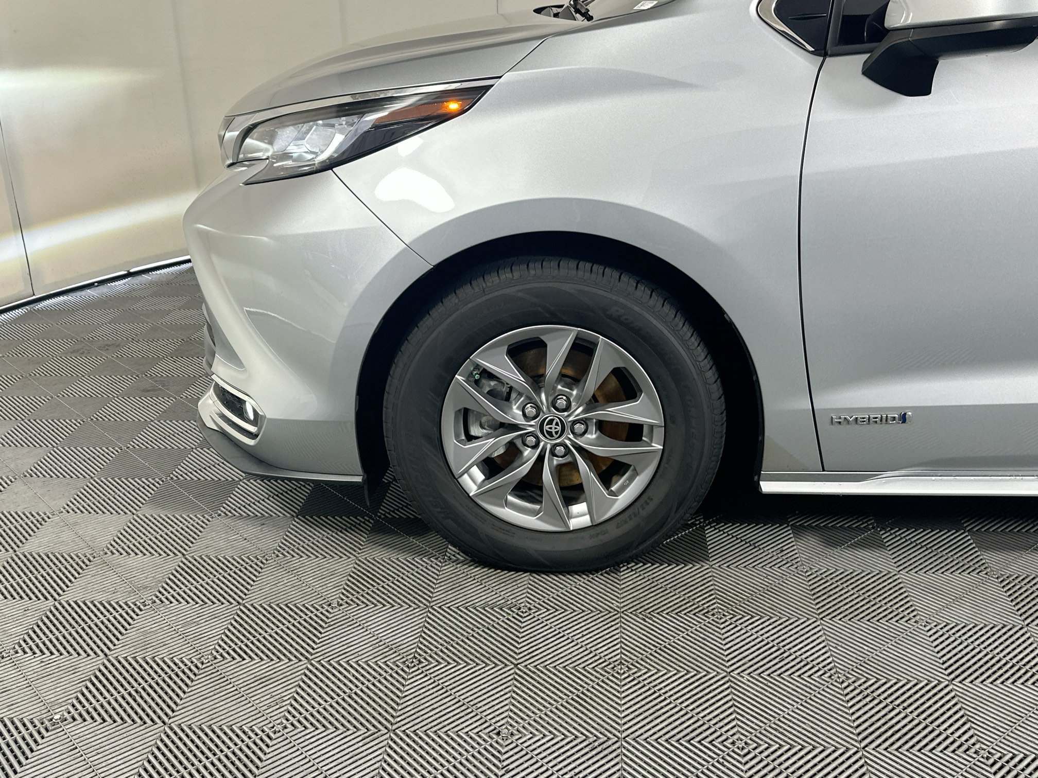 Used 2021 Toyota Sienna XLE FWD image 11
