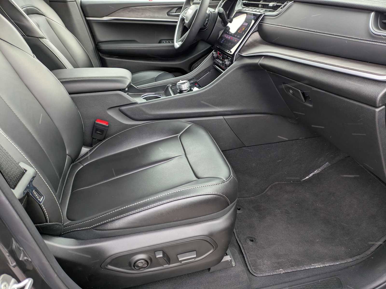 Used 2025 Jeep Grand Cherokee Limited image 19