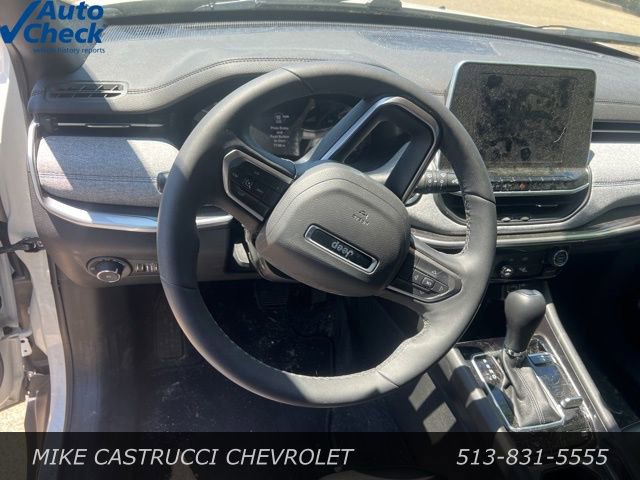 Used 2025 Jeep Compass Latitude AWD/4WD image 7