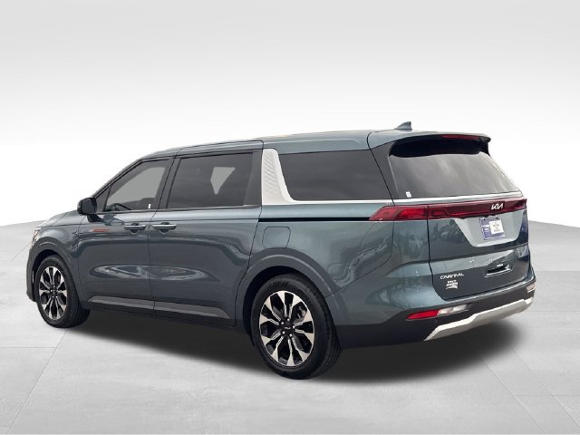 Used 2024 Kia Carnival EX FWD image 3