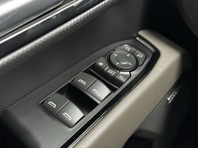 Used 2024 Chevrolet Silverado 2500 ZR2 w/ Technology Package image 34