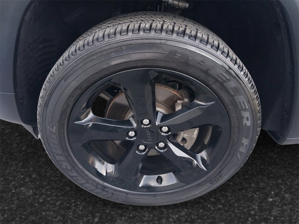 Used 2024 Jeep Grand Cherokee Altitude image 12