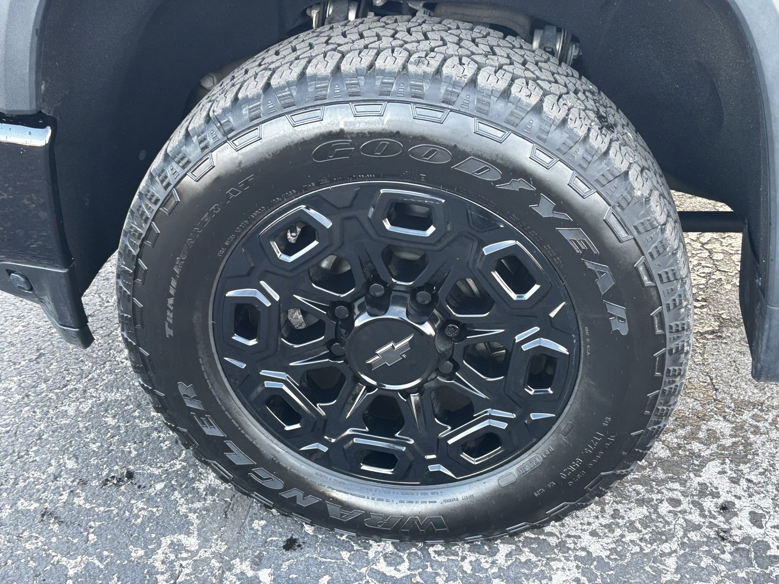 Used 2023 Chevrolet Silverado 2500 High Country w/ Safety Package II image 14