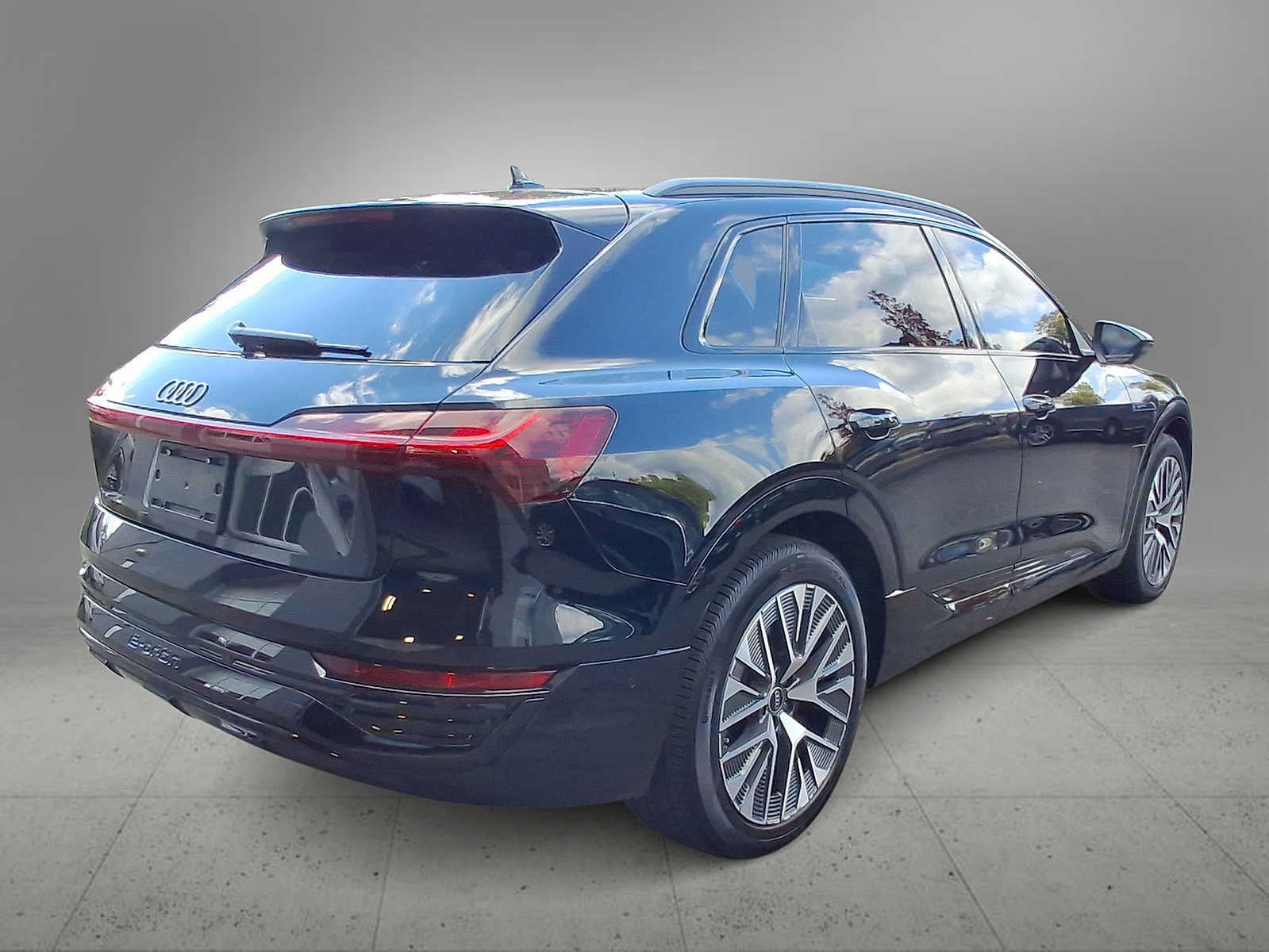 Used 2024 Audi Q8 e-tron Premium Plus w/ Premium Plus Package AWD/4WD image 8