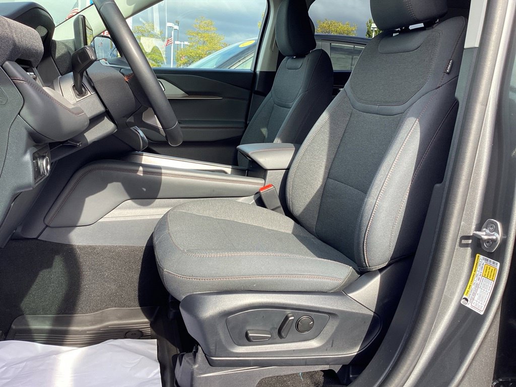 Used 2025 Ford Explorer Active RWD image 12