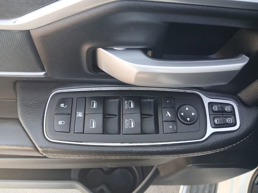 Used 2024 RAM 3500 Big Horn image 33