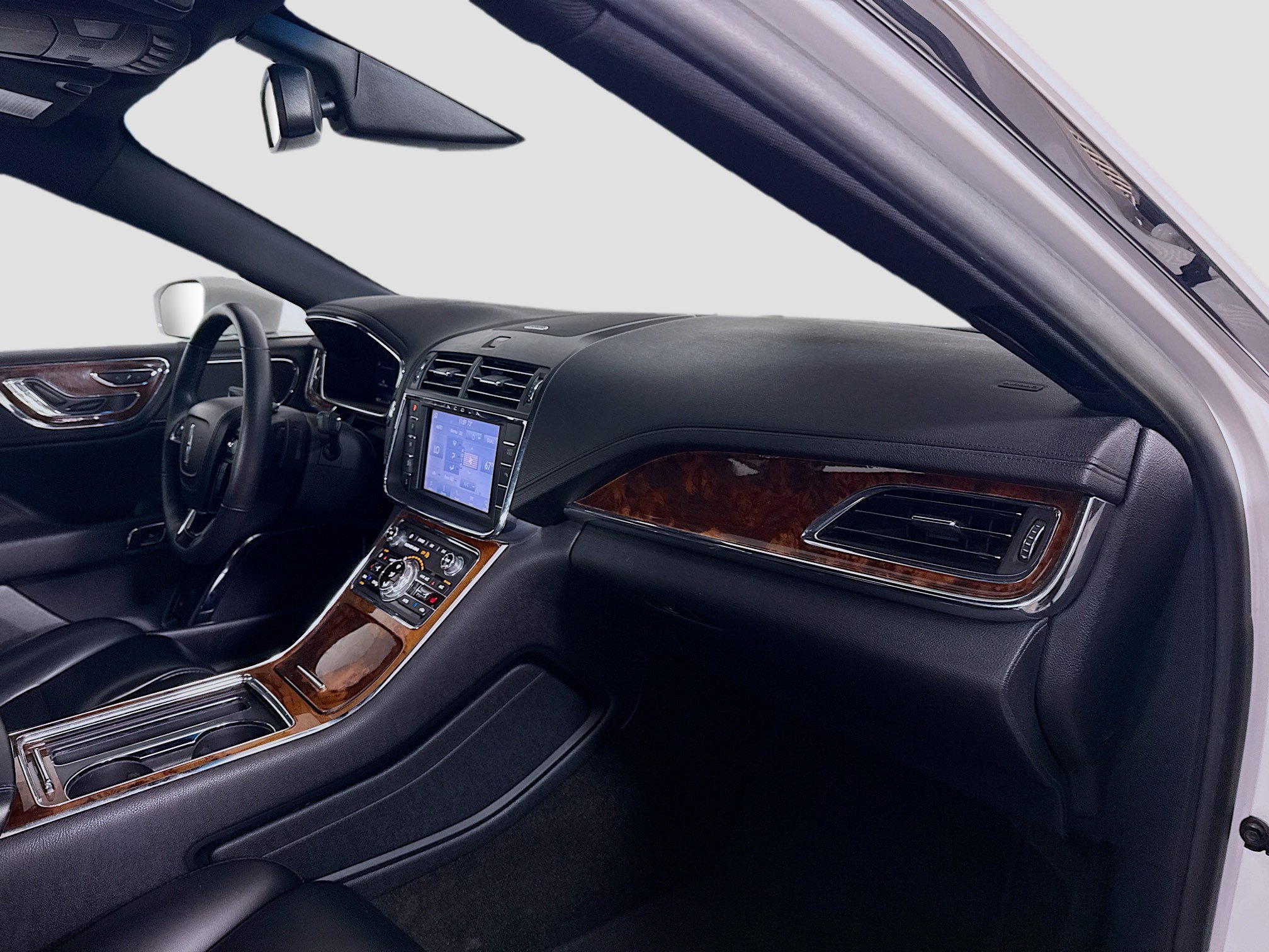 Used 2020 Lincoln Continental image 30