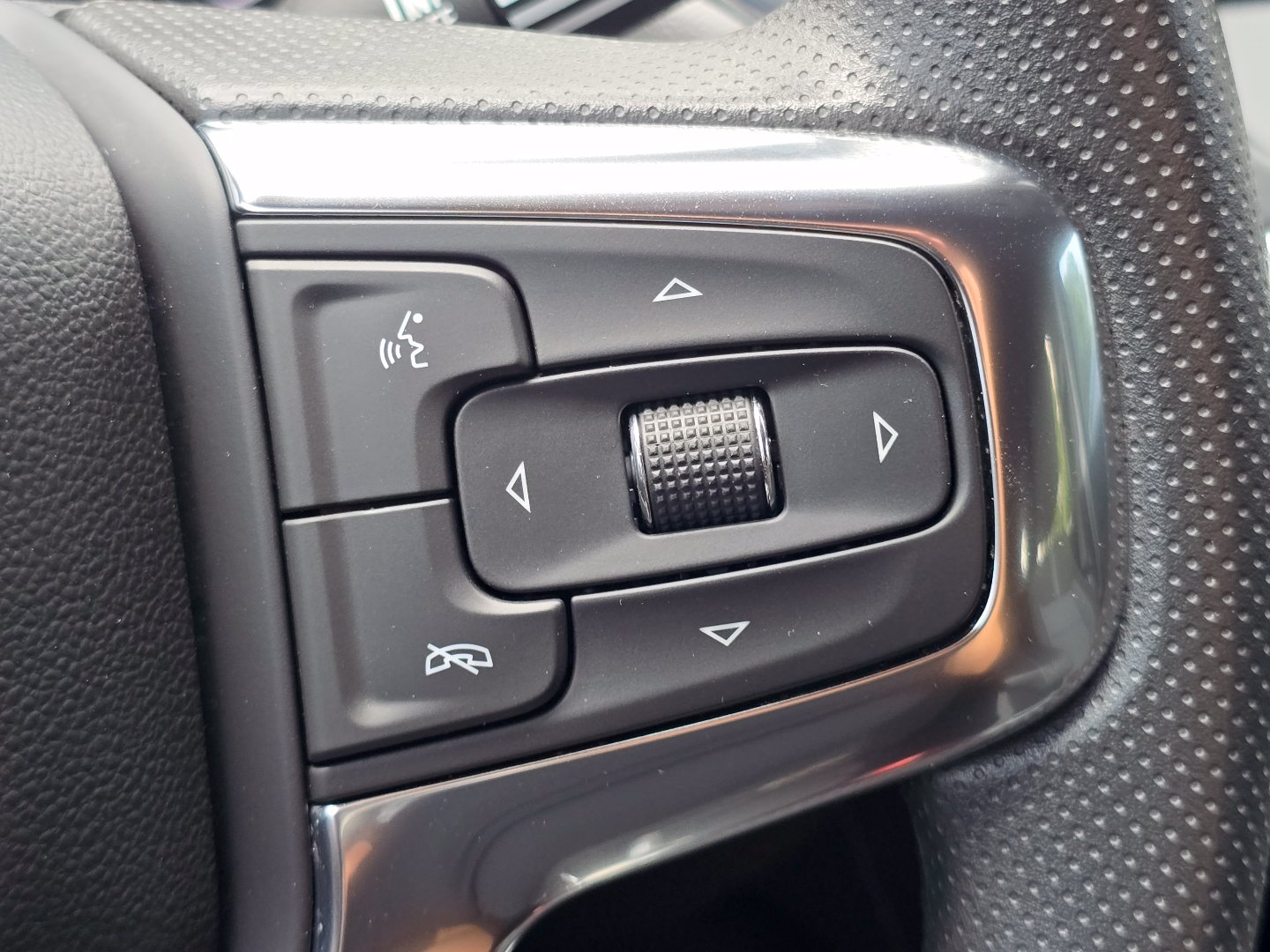 Used 2023 Chevrolet Blazer LT w/ Convenience Package FWD image 14