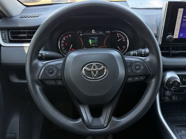 Used 2025 Toyota RAV4 XLE FWD image 13