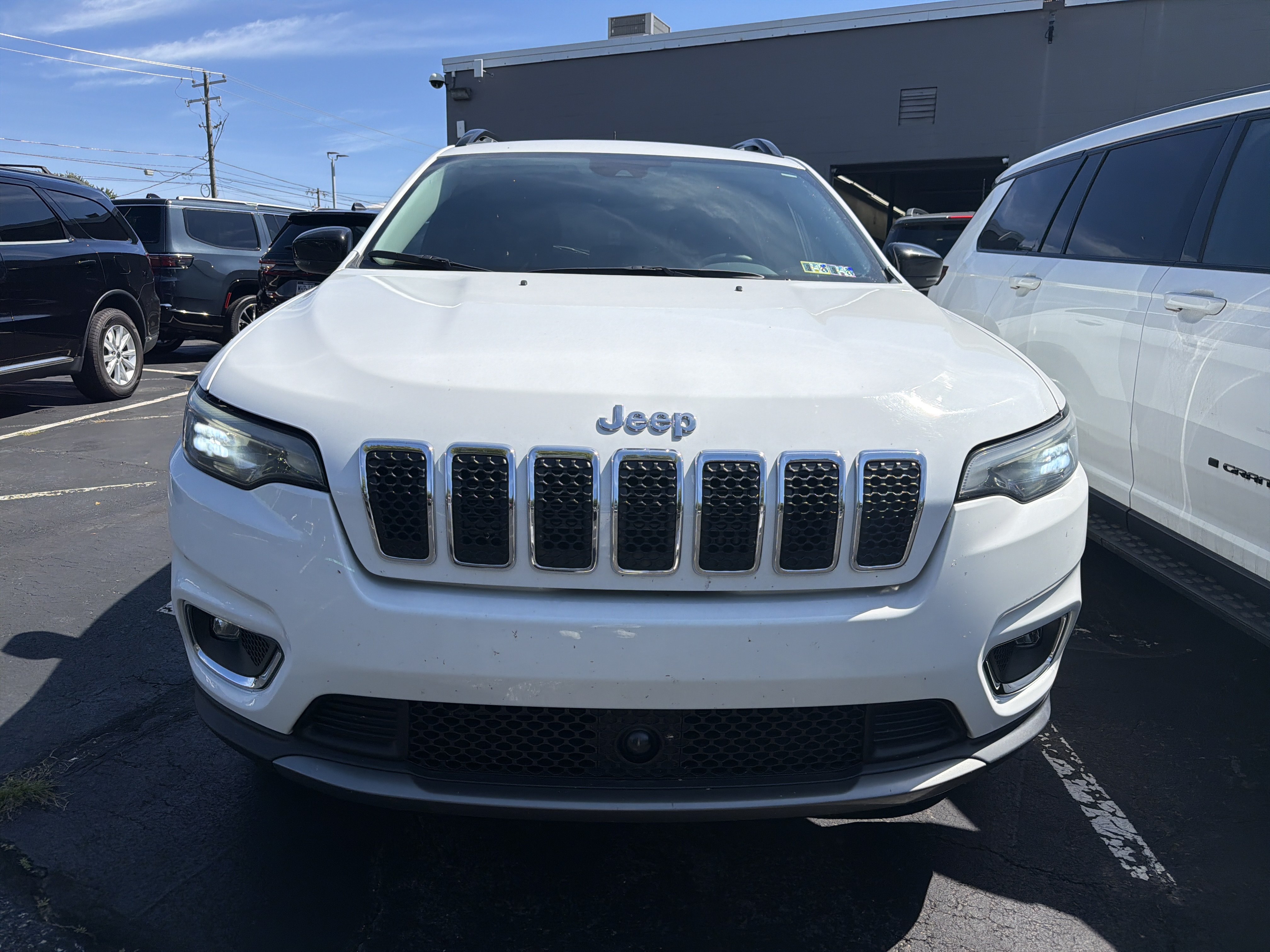 Used 2022 Jeep Cherokee Limited AWD/4WD image 2