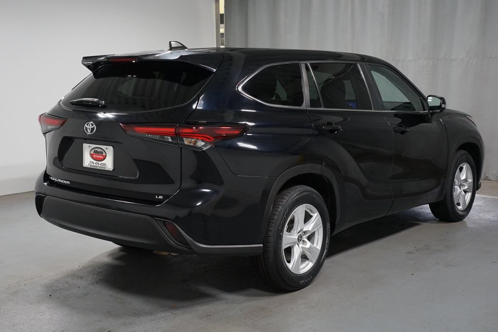 Certified 2024 Toyota Highlander LE FWD image 8