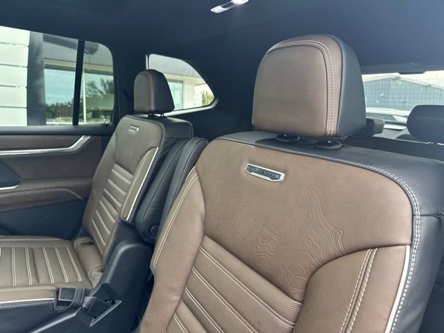 New 2027 GMC Acadia Denali Ultimate w/ LPO, Black Badging Package AWD/4WD image 15