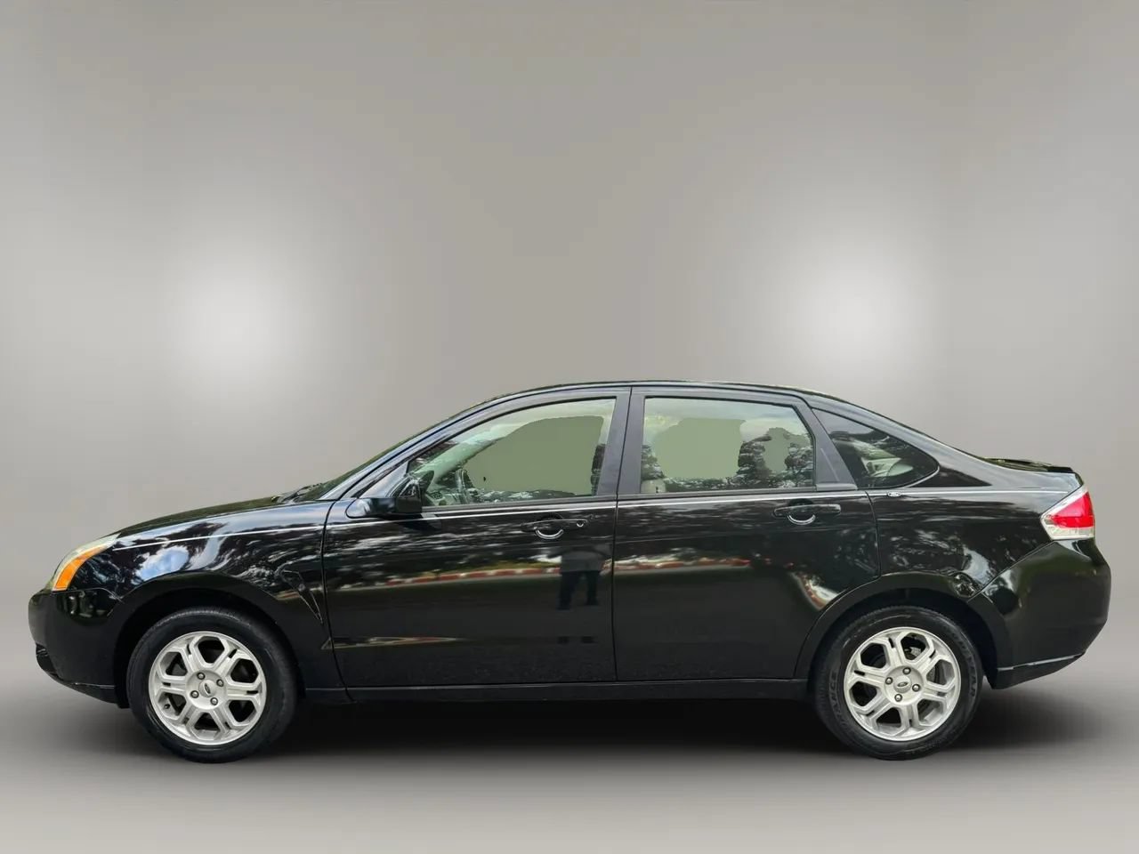 Used 2009 Ford Focus SES FWD image 2