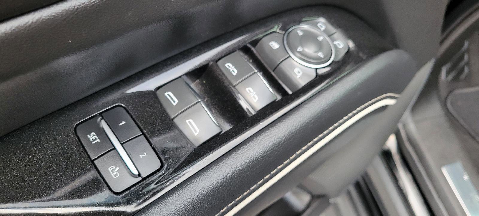 Used 2023 Cadillac Escalade Premium Luxury image 9