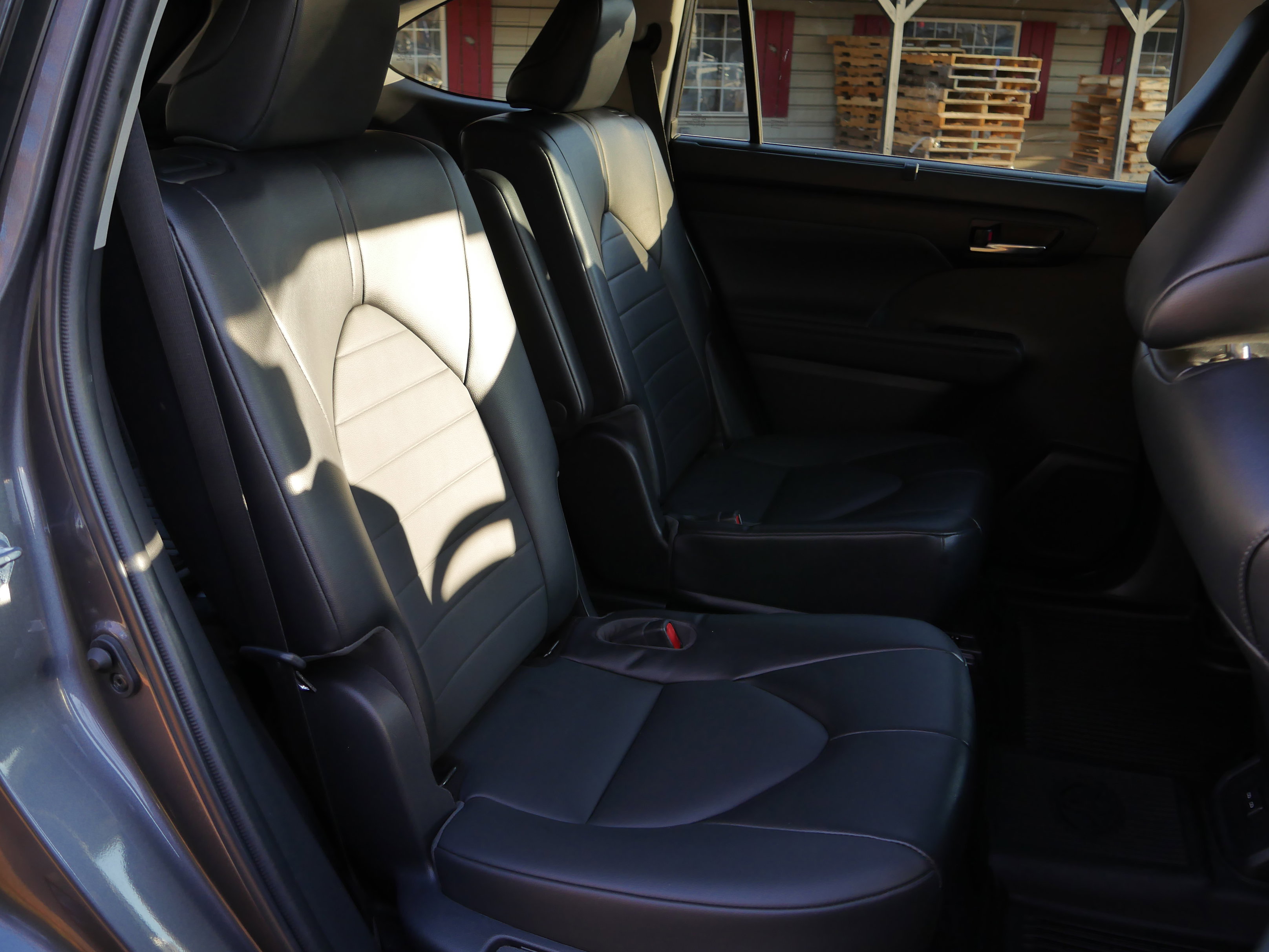 Used 2022 Toyota Highlander XLE image 30