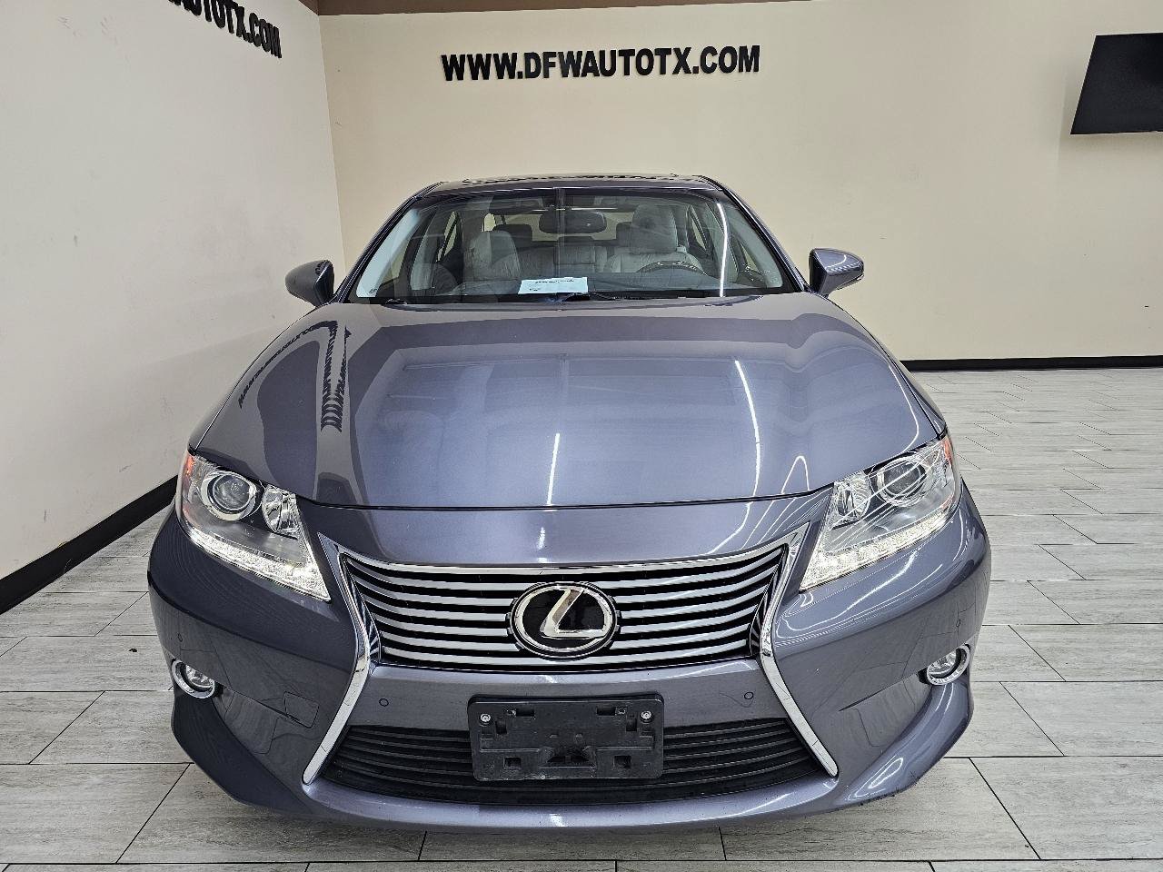 Used 2015 Lexus ES 350 w/ Luxury Package FWD image 3