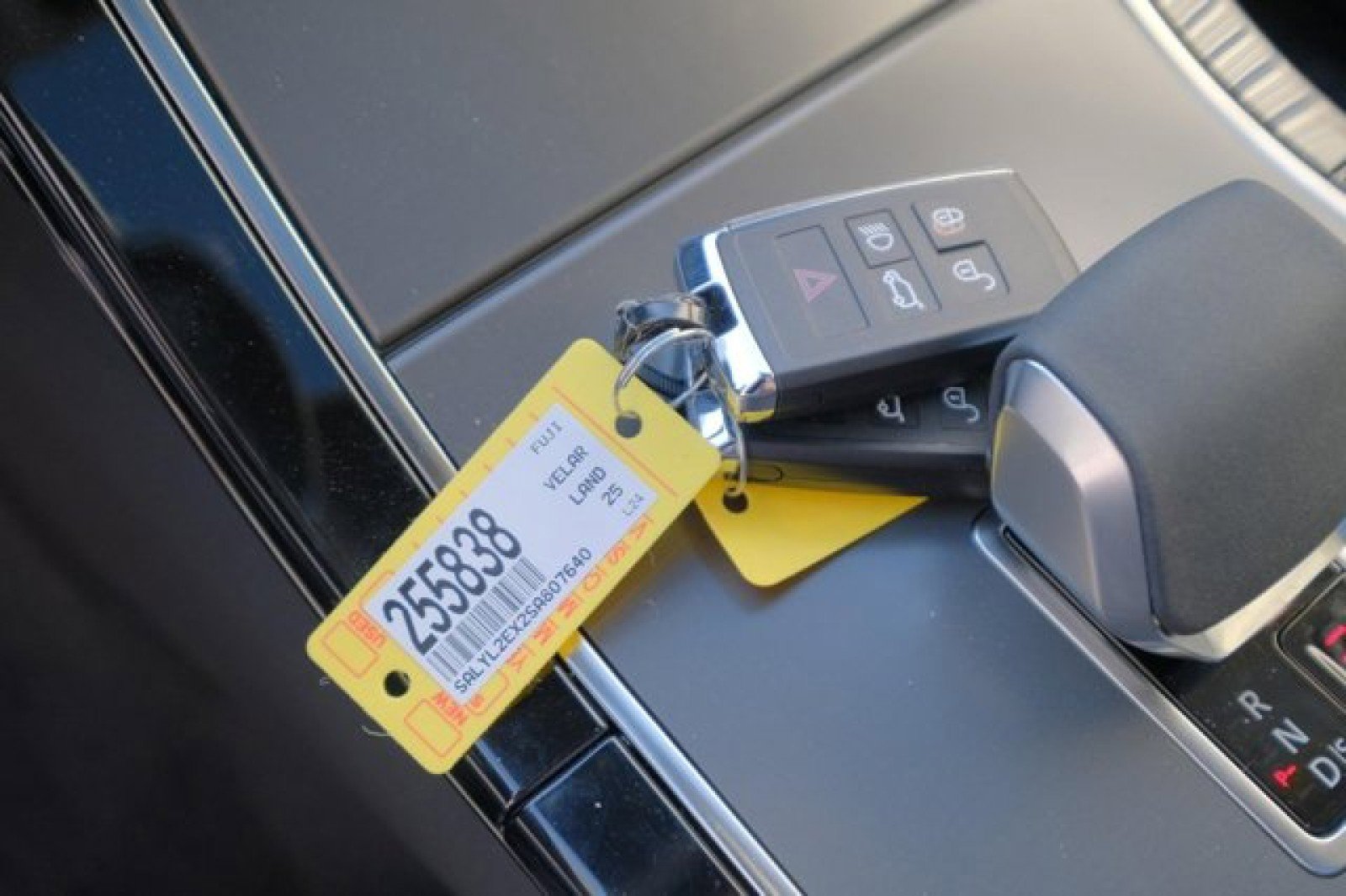 New 2025 Land Rover Range Rover Velar Dynamic SE image 29