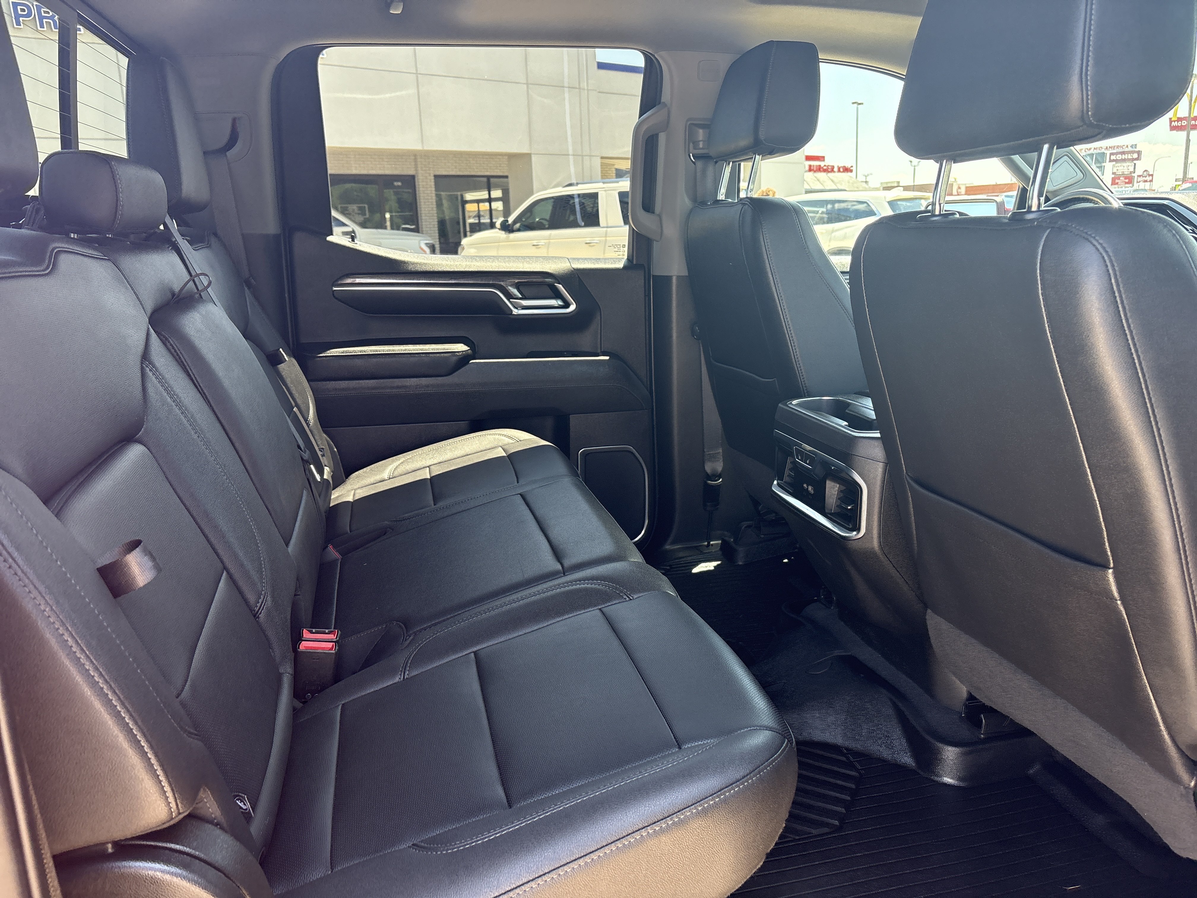 Used 2022 Chevrolet Silverado 1500 LTZ w/ LTZ Premium Package AWD/4WD image 9