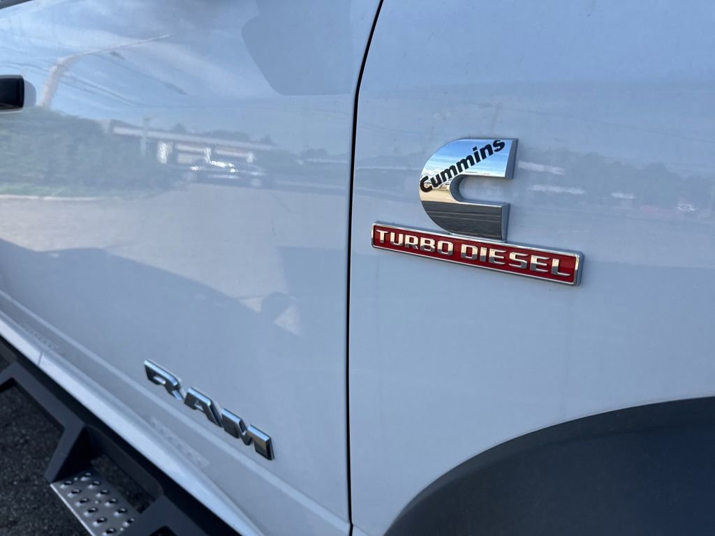 Used 2022 RAM 5500 Tradesman w/ Chrome Appearance Group AWD/4WD image 5