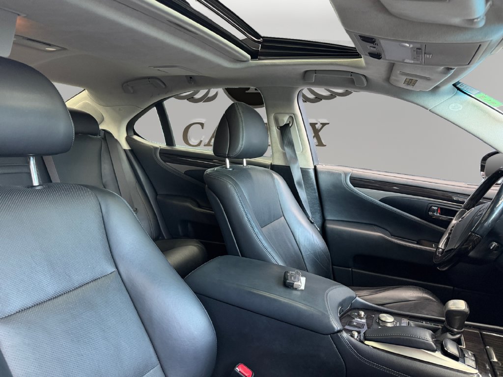 Used 2013 Lexus LS 460 w/ Comfort Pkg RWD image 14