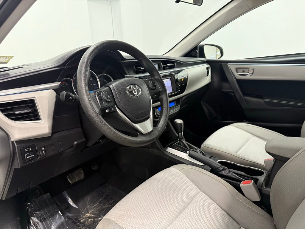 Used 2015 Toyota Corolla LE image 9
