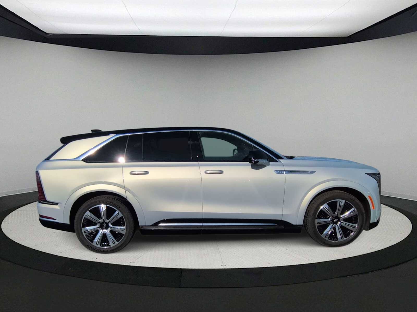 Used 2025 Cadillac Escalade IQ Luxury 2 image 9