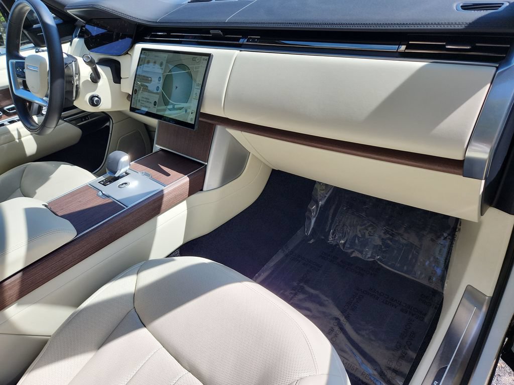 Certified 2025 Land Rover Range Rover SE AWD/4WD image 29