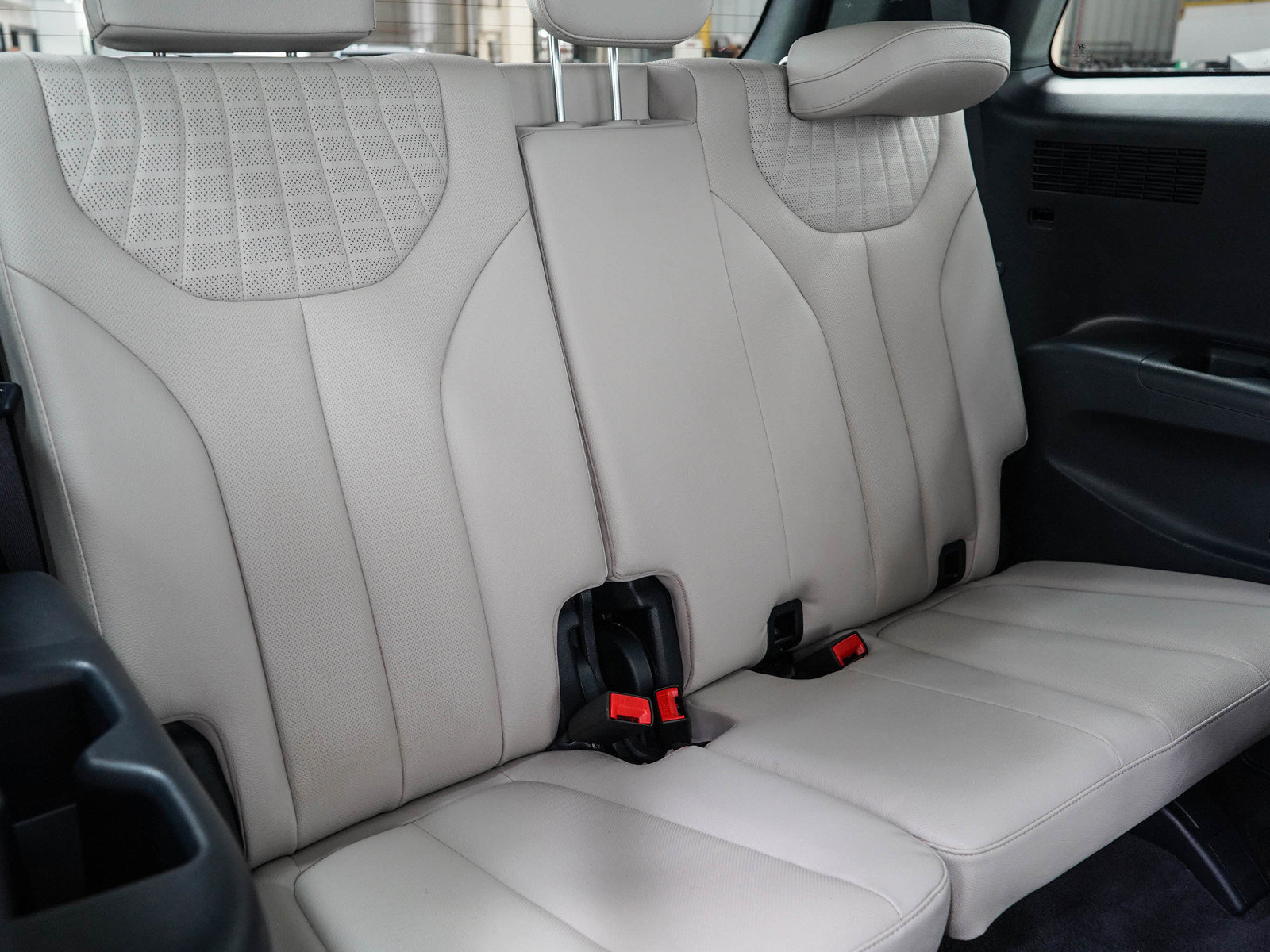 Used 2024 Hyundai Palisade Limited AWD/4WD image 15