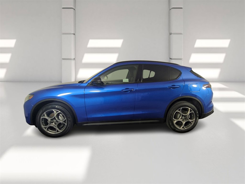 New 2025 Alfa Romeo Stelvio Sprint image 7