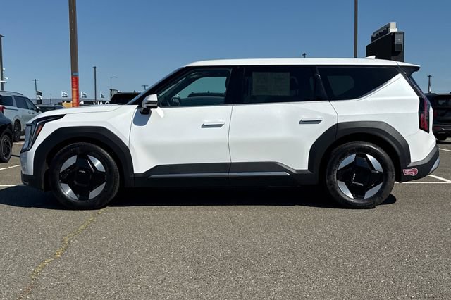 Certified 2024 Kia EV9 Light Long Range RWD image 9