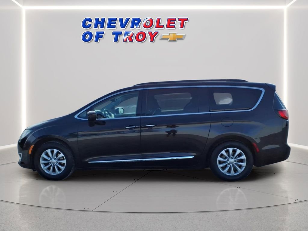 Used 2017 Chrysler Pacifica Touring-L image 5