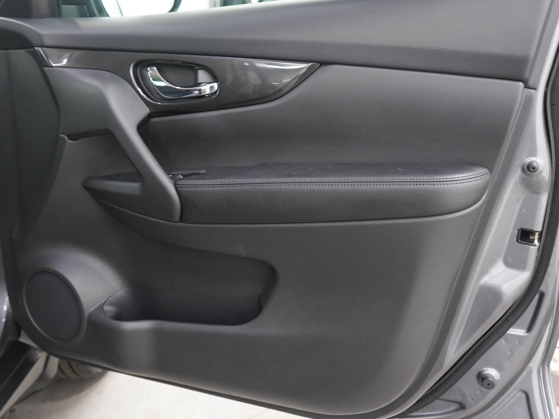Used 2018 Nissan Rogue S AWD/4WD image 11