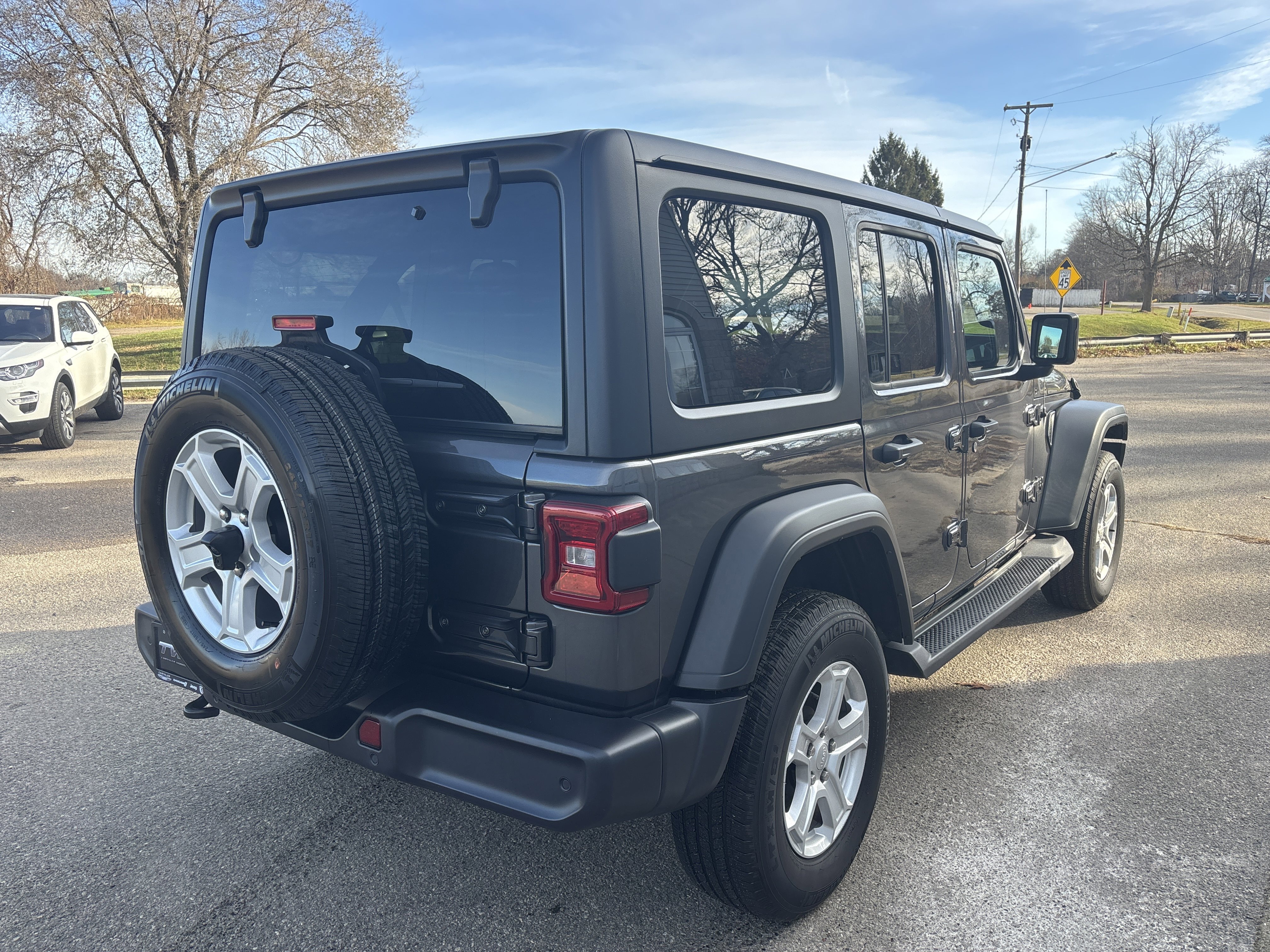 Used 2023 Jeep Wrangler Sport S image 4