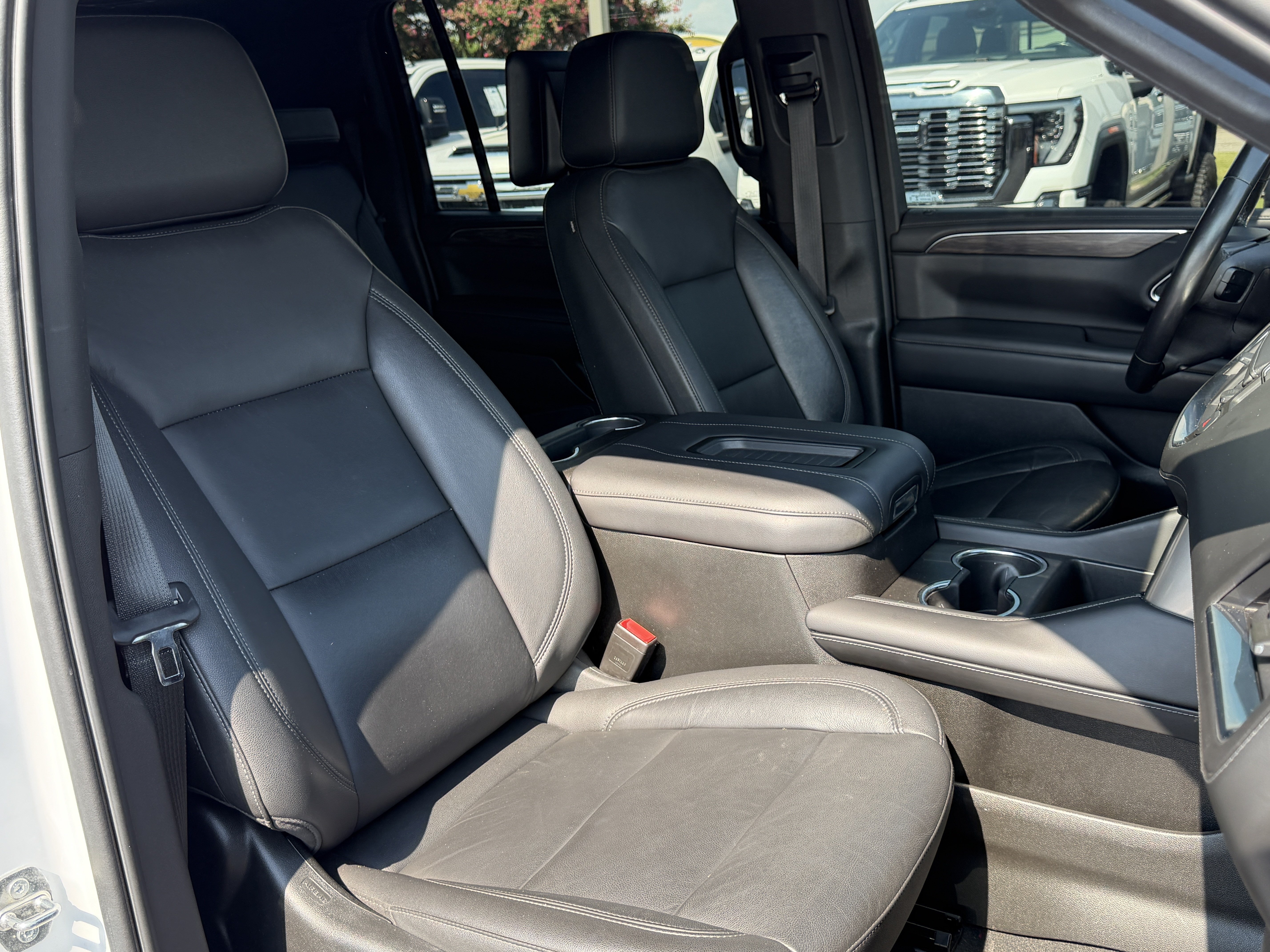 Used 2021 Chevrolet Suburban Z71 w/ Rear Media and Nav Package AWD/4WD image 34