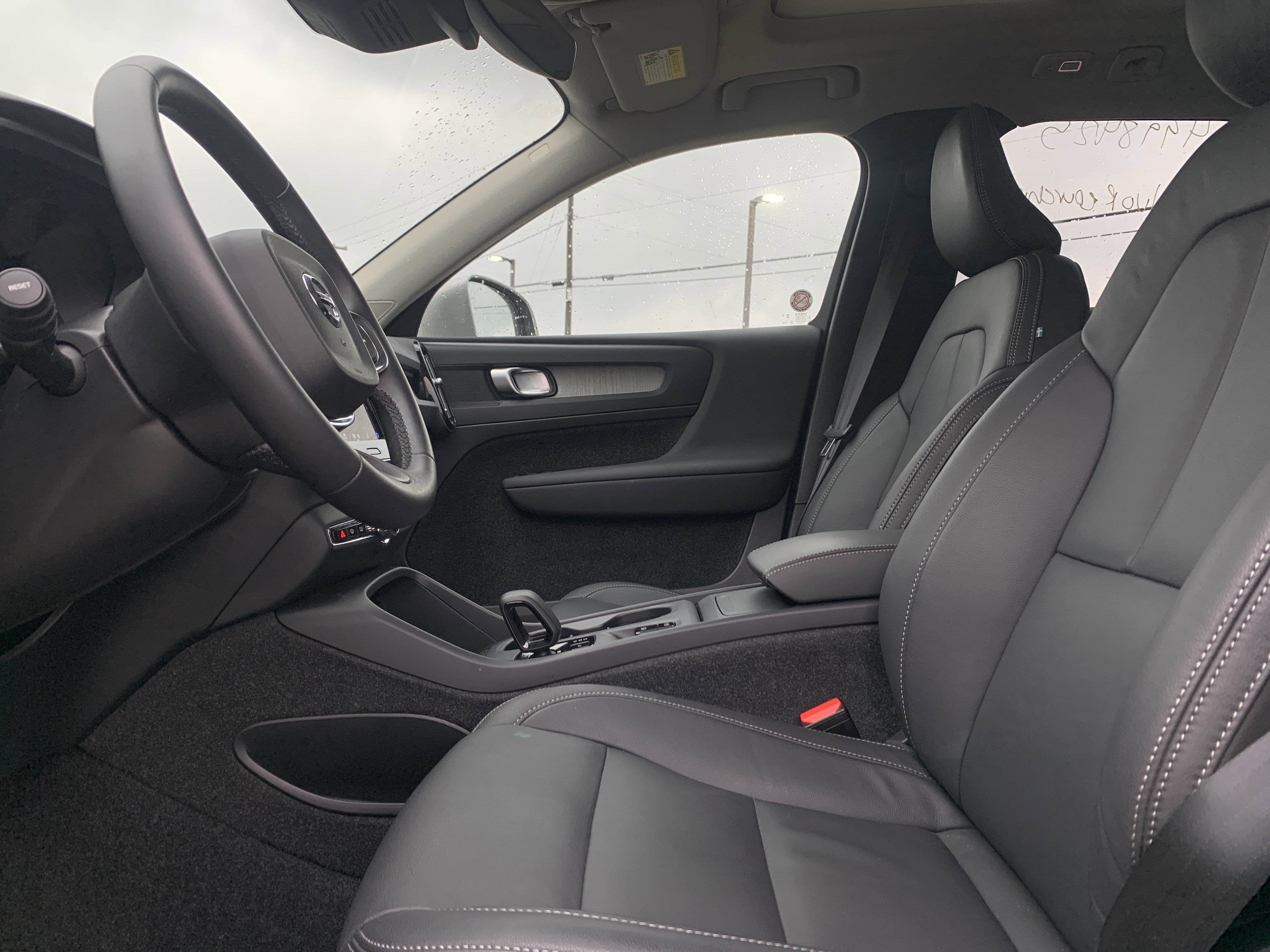 Used 2025 Volvo XC40 B5 Core image 15