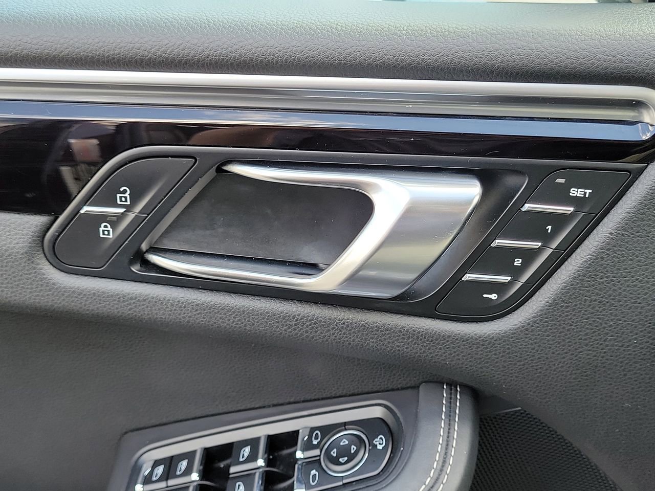 Used 2023 Porsche Macan Turbo image 24