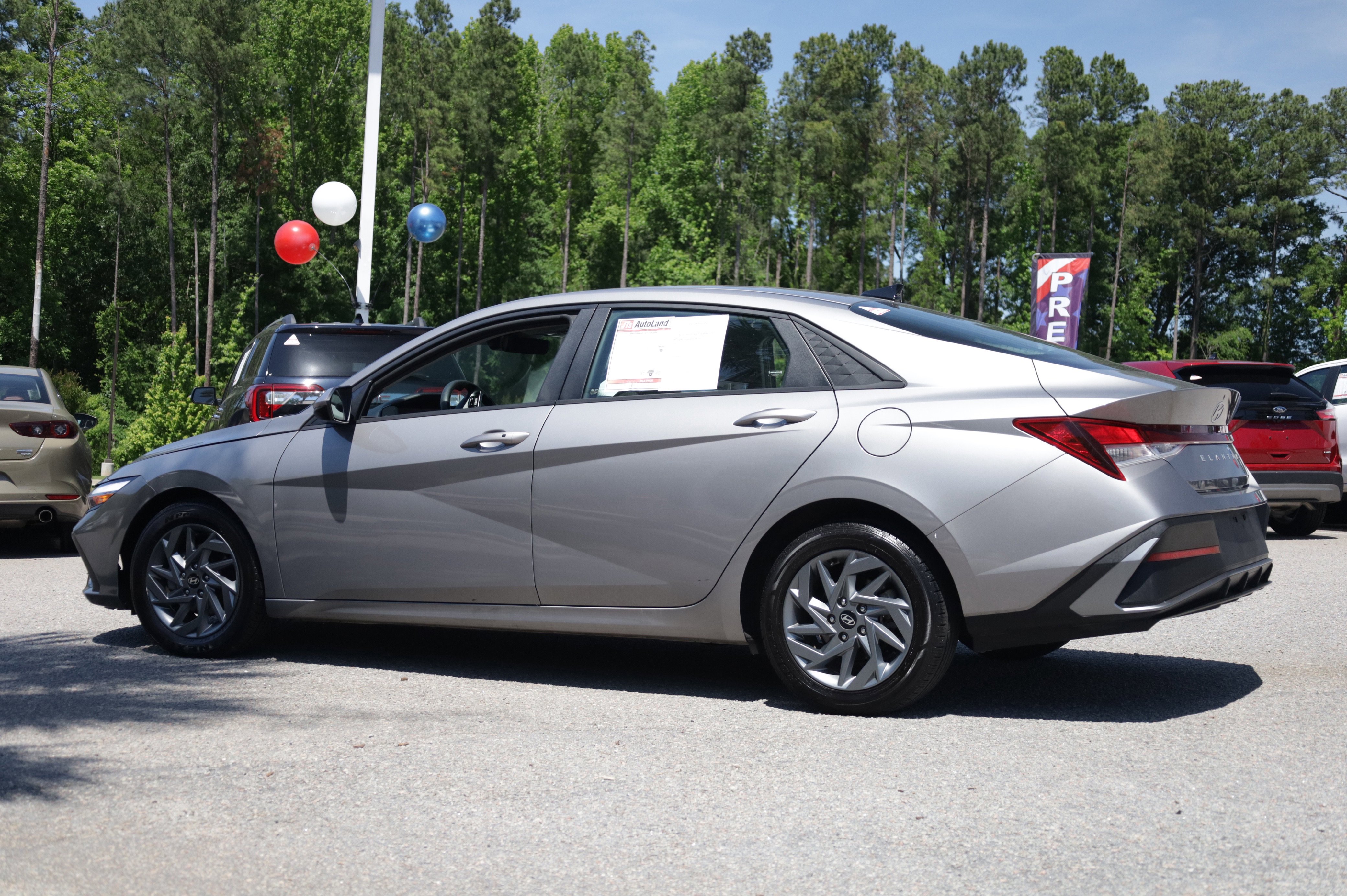 Used 2024 Hyundai Elantra SEL FWD image 2