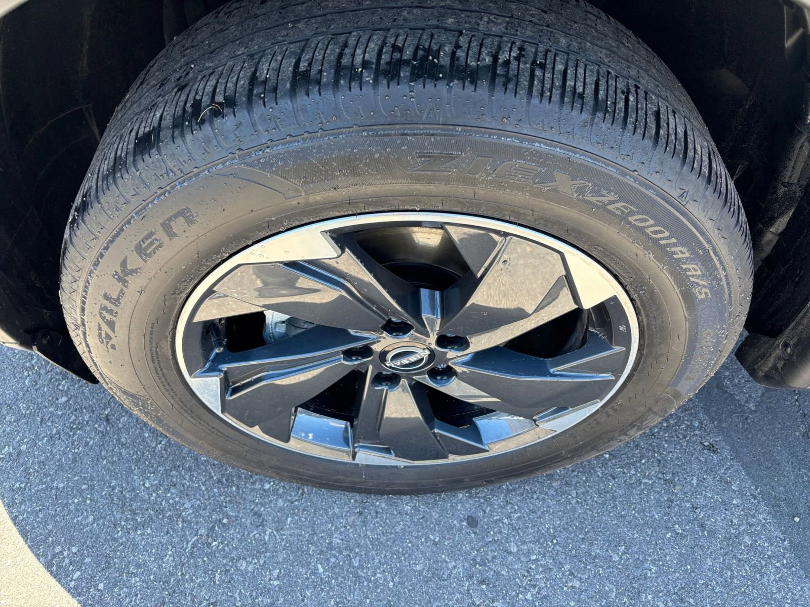 Used 2025 Nissan Rogue SV FWD image 32