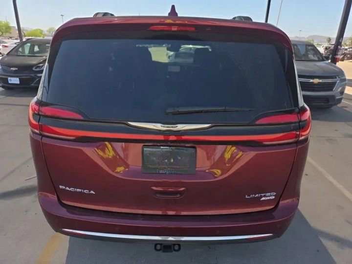 Used 2022 Chrysler Pacifica Limited AWD/4WD image 4