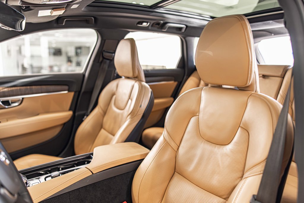 Used 2023 Volvo V90 B6 Cross Country Ultimate w/ Climate Package image 19