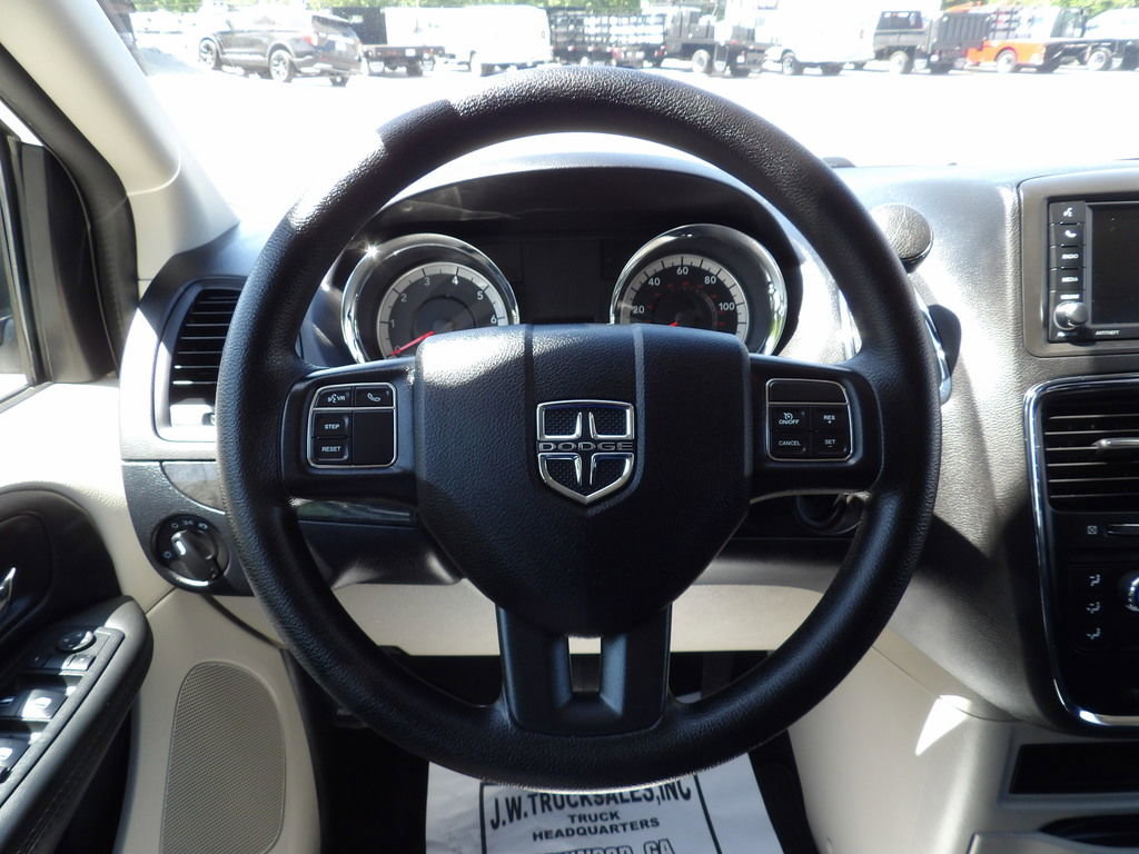 Used 2018 Dodge Grand Caravan SE w/ UConnect Hands-Free Group FWD image 20