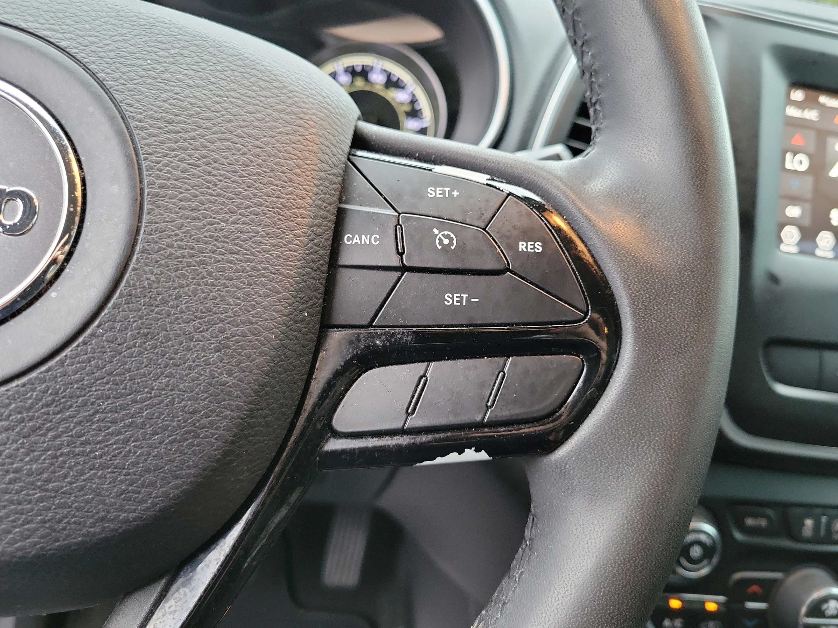Used 2020 Jeep Cherokee Latitude Plus FWD image 10