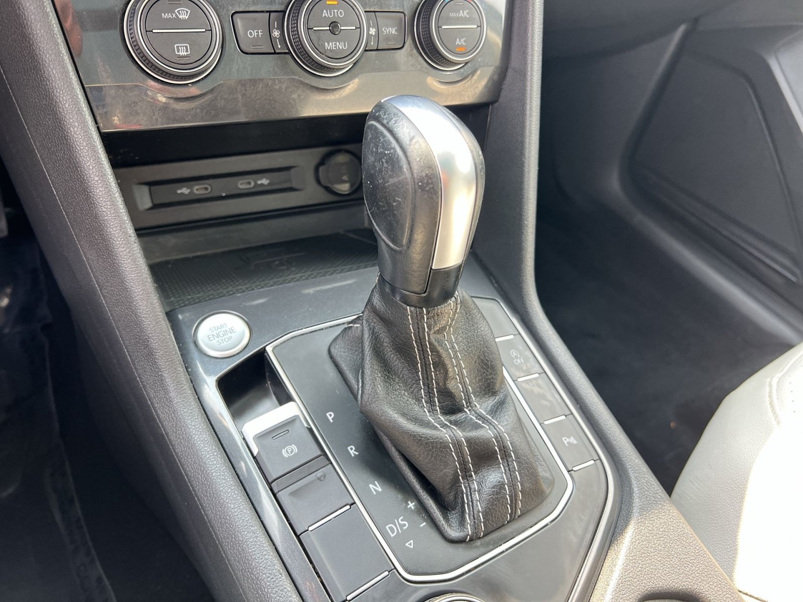 Used 2021 Volkswagen Tiguan SE AWD/4WD image 22