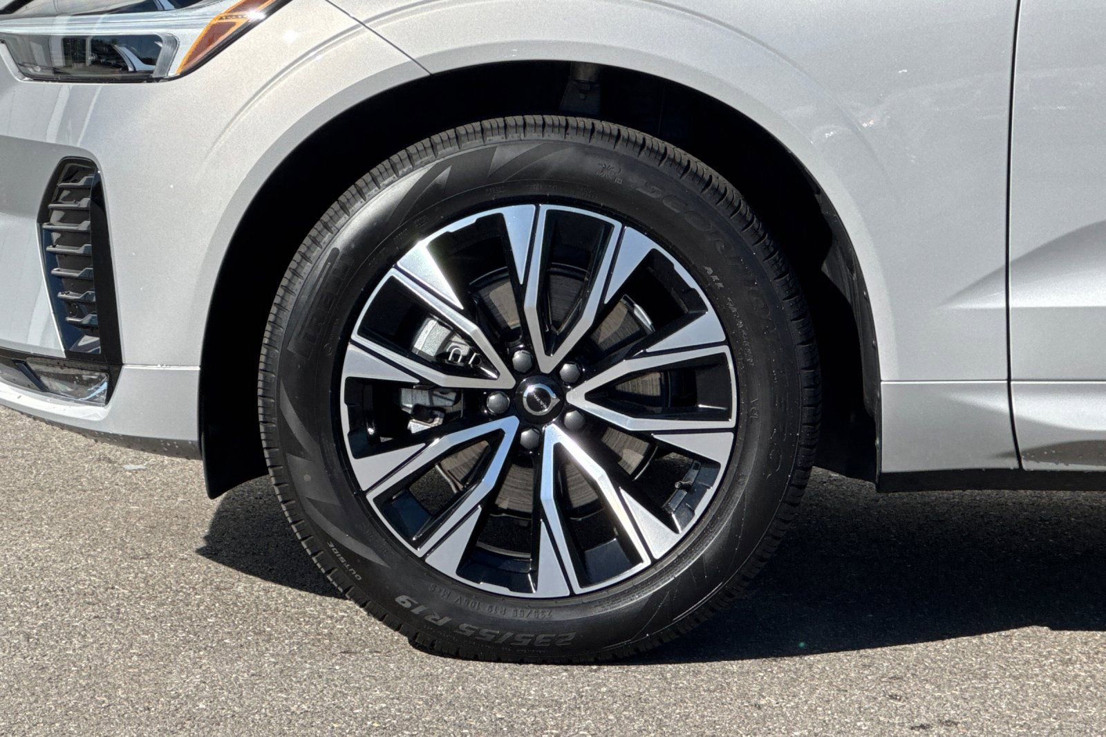 Used 2025 Volvo XC60 B5 Core w/ Protection Package Premier image 32