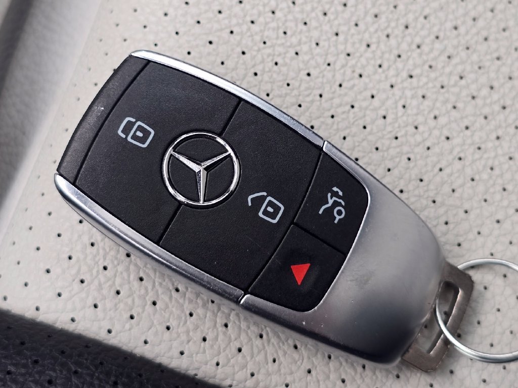 Used 2023 Mercedes-Benz GLB 250 4MATIC image 35