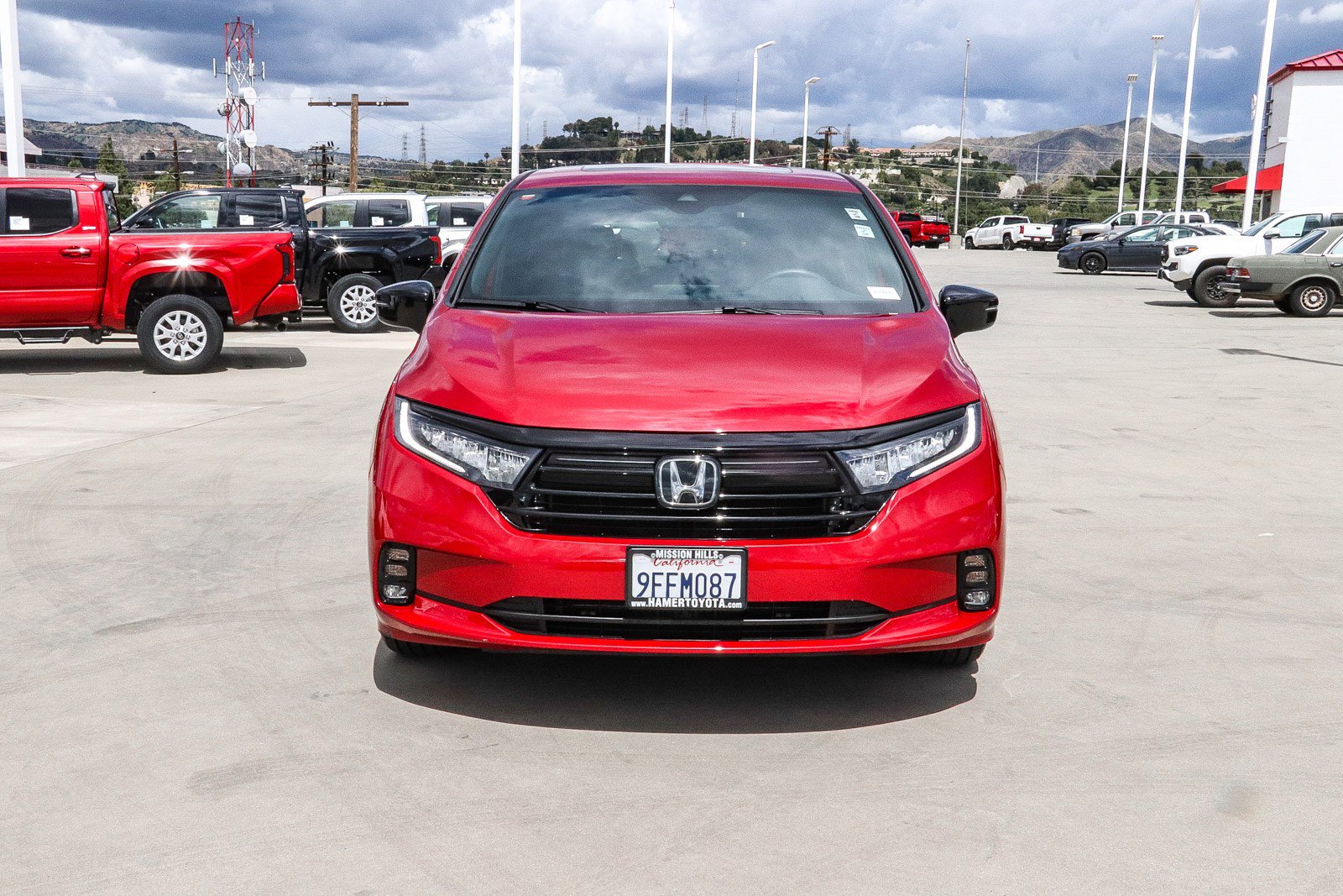 Used 2023 Honda Odyssey Sport image 2