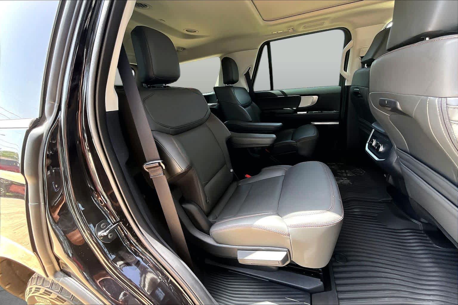 Used 2025 Ford Expedition Active AWD/4WD image 19
