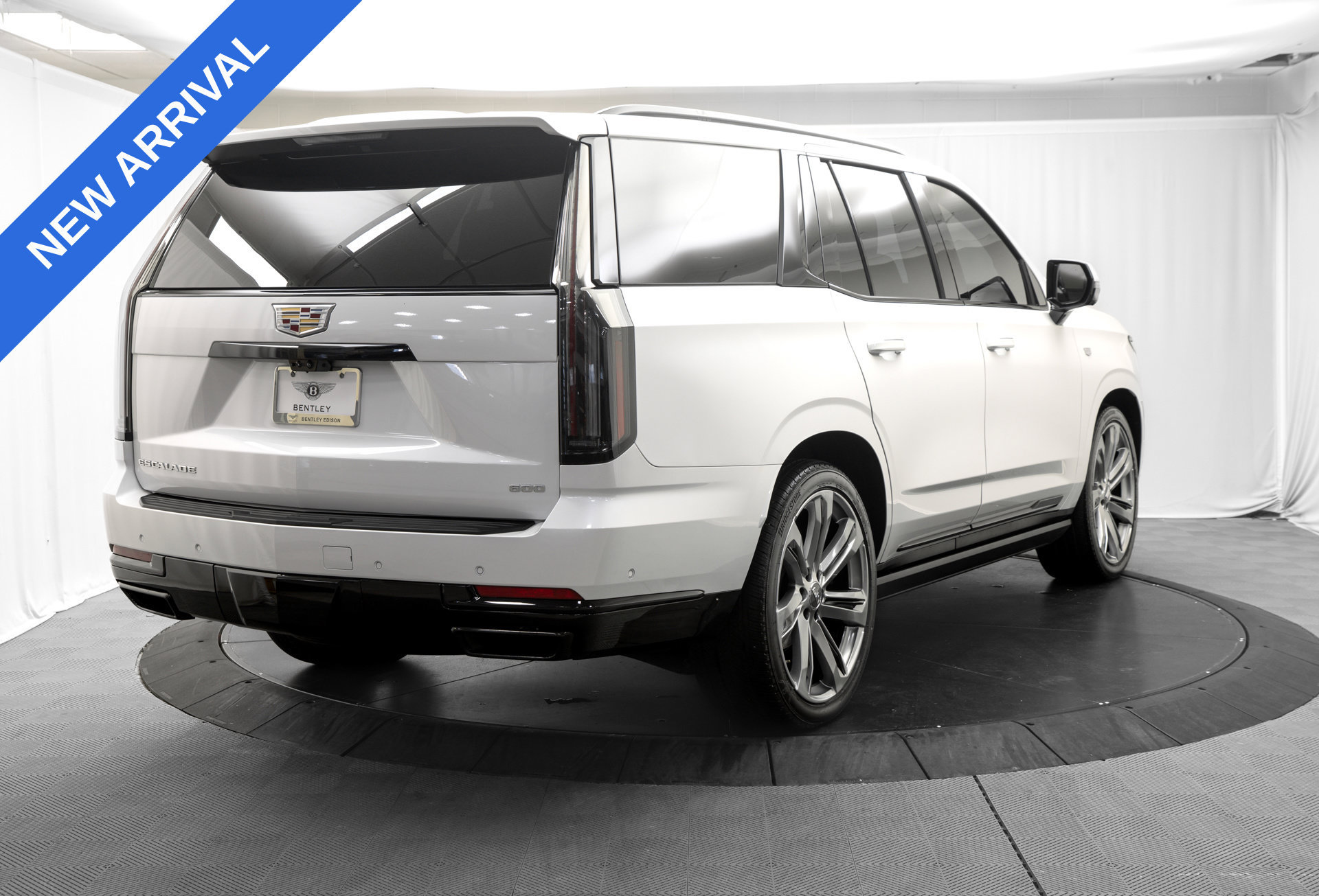Used 2025 Cadillac Escalade Sport Platinum w/ LPO, Floor Liner Package AWD/4WD image 7