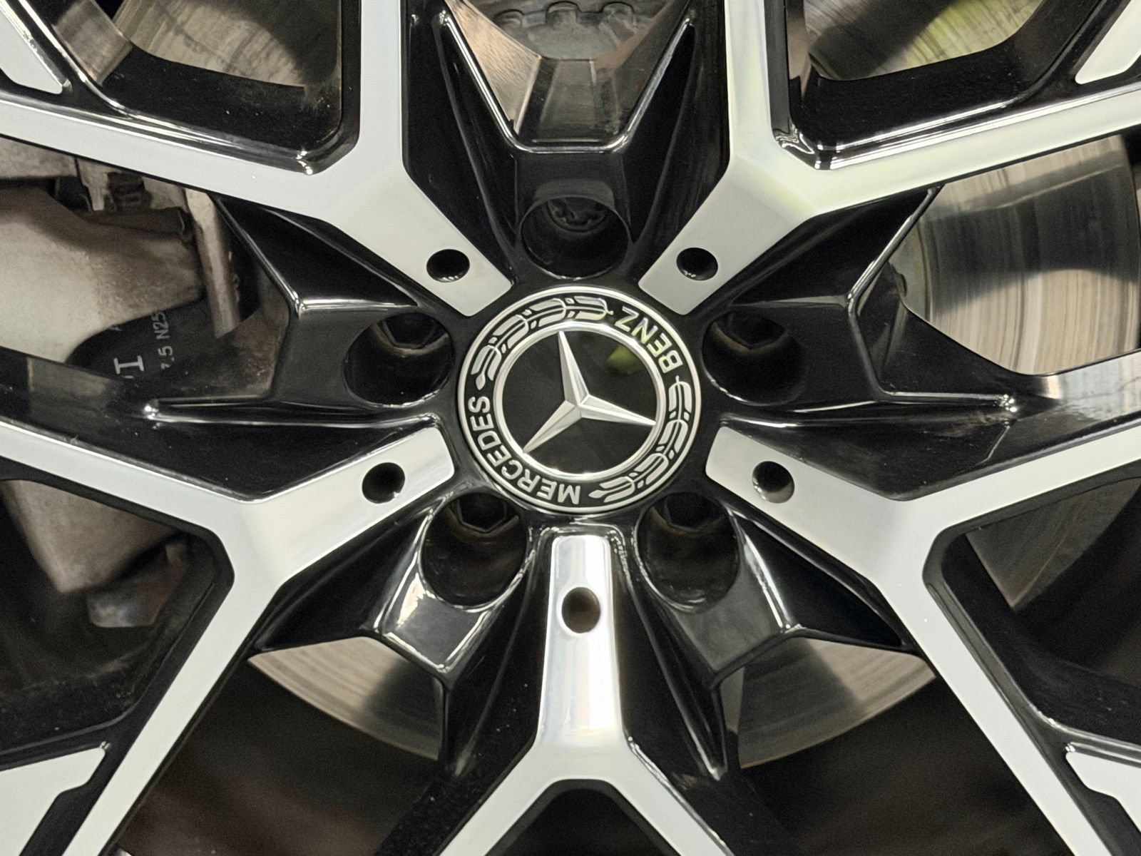 Used 2025 Mercedes-Benz GLC 350e 4MATIC image 18